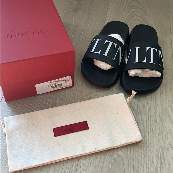Valentino Slides - Picture 2 of 5